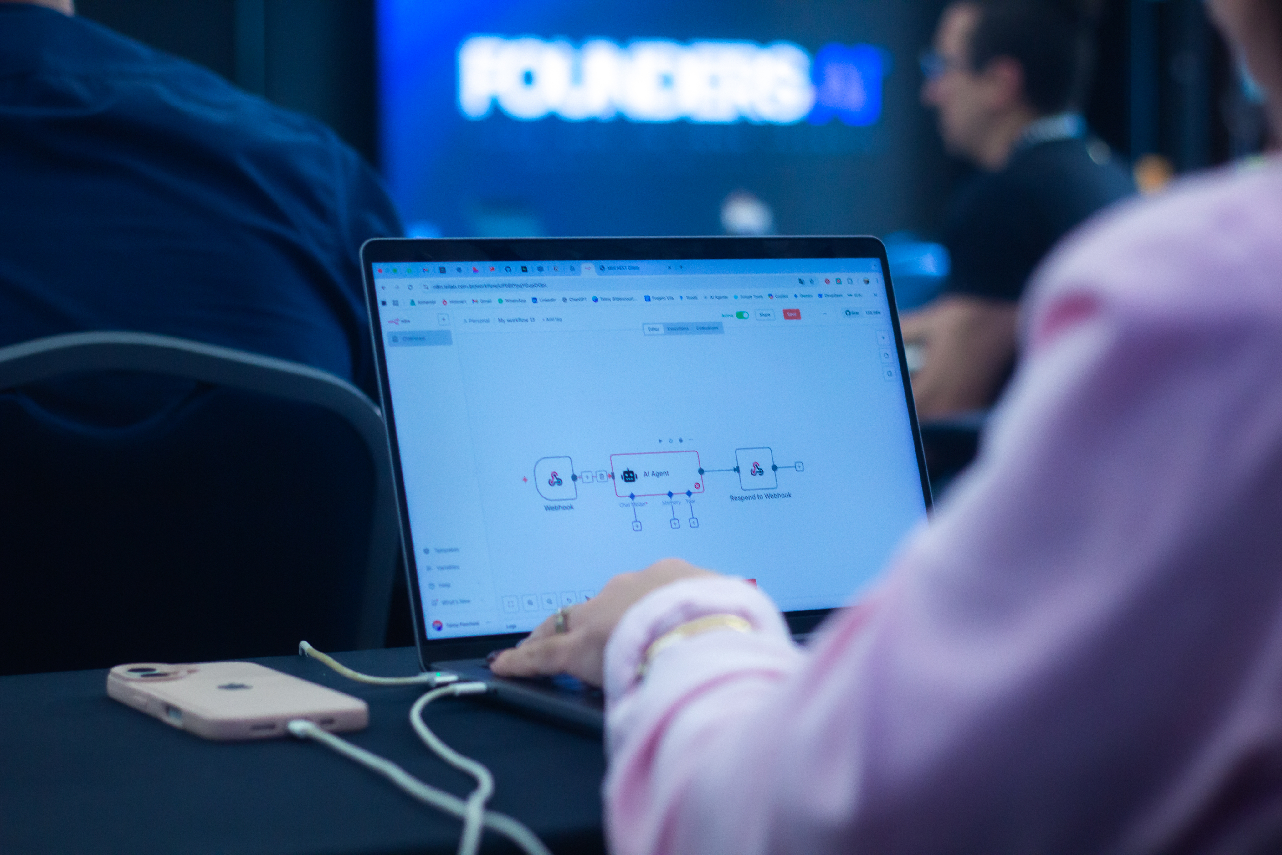 A escola também nasceu AI-first desde o dia zero.